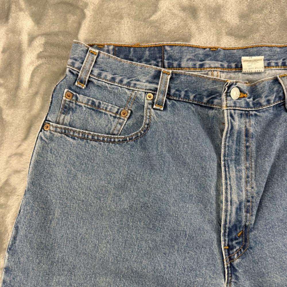 Vintage Levis 560 Loose Fit Denim Shorts Mens 36 Blue Made in USA 90s Jeans Y2K - Picture 12 of 15